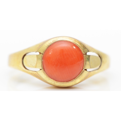 288 - A 9ct gold coral dress ring, O, 2.8gm.