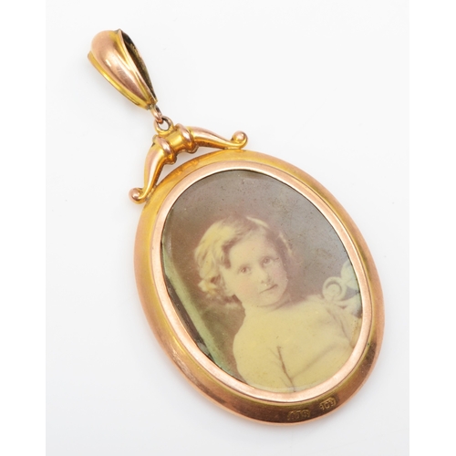 289 - A 9ct gold photograph locket, 52 x 27mm, 5.7gm.