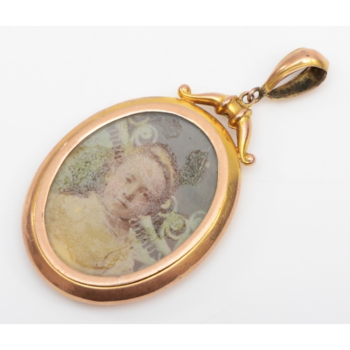 289 - A 9ct gold photograph locket, 52 x 27mm, 5.7gm.