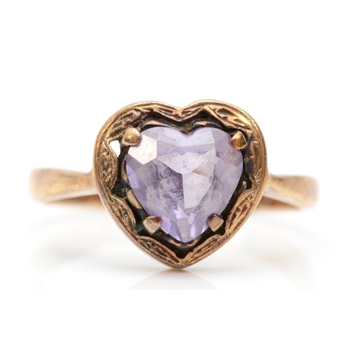 308 - A 9ct gold heart shaped colour changing sapphire dress ring, M, 4.6gm.