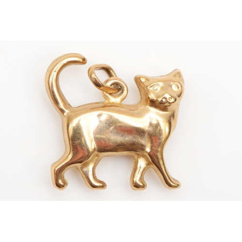 313 - A 375 gold cat charm, 14 x 15mm, 0.6gm.