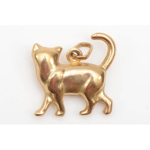 313 - A 375 gold cat charm, 14 x 15mm, 0.6gm.