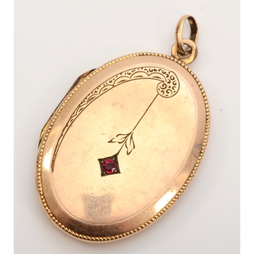 432 - An unmarked gold front and backed oval locket, with red paste stone and chased floral decoration, 40... 