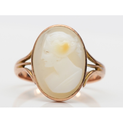 477 - A 9ct gold shell cameo dress ring, M-N, 2.4gm.