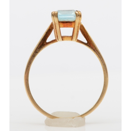 481 - A 9ct gold topaz cocktail dress ring, N, 2.3gm.