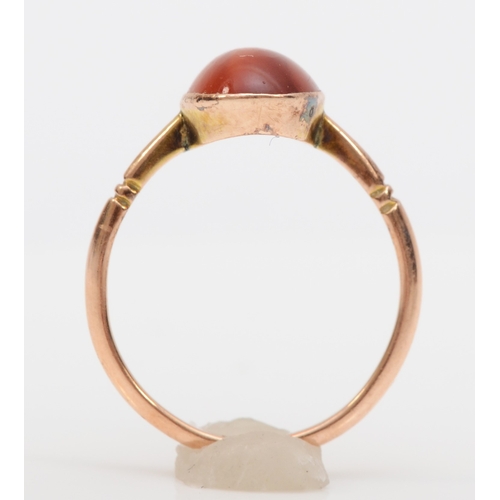 498 - An Edwardian 9ct rose gold banded agate dress ring, I, 1.2gm.