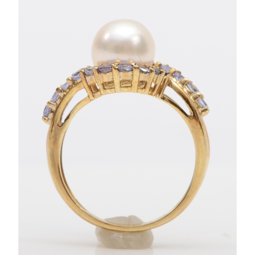 501 - A 9ct gold cultured pearl and tanzanite dress ring, L, 3.4gm.