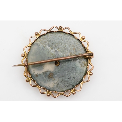 504 - A 9ct gold round moss agate brooch, 25mm, 4.4gm.