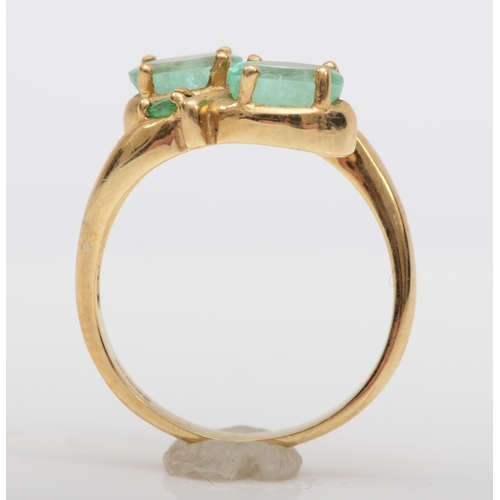 529 - A 9ct gold emerald dress ring, P, 3.9gm.