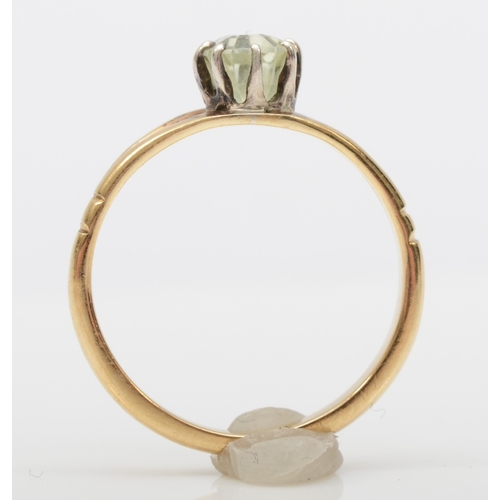 532 - A 9ct gold yellow tourmaline dress ring, M, 1.8gm.