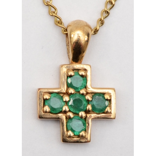 535 - A 9ct gold emerald cross pendant, on chain, 17 x 10mm, 2.6gm.