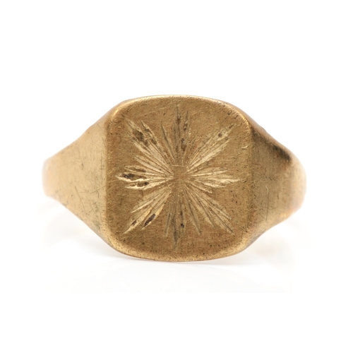 551 - A 9ct gold signet ring with bright cut star burst decoration, 3.2gm.