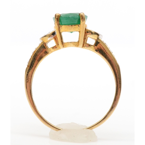 566 - A 9ct gold emerald dress ring, with eight cut diamond shoulders, M, 2.2gm.