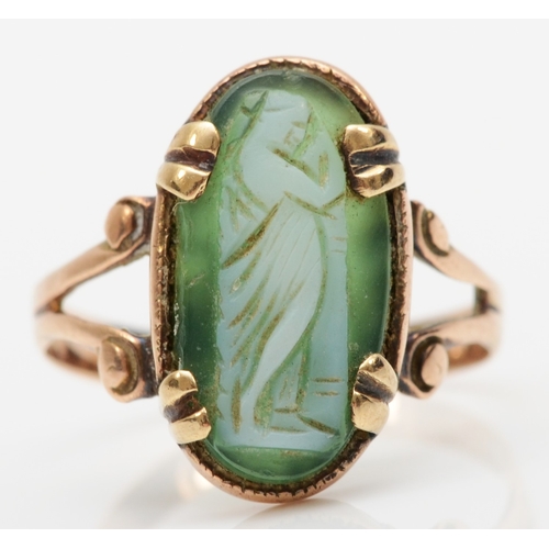 573 - A 9ct gold green glass cameo ring, decorated with a maiden in a flowing gown, M, 2gm.