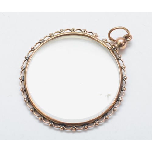 422 - A 9ct gold photograph pendant, with rope twist border, 33mm, 6.5gm.