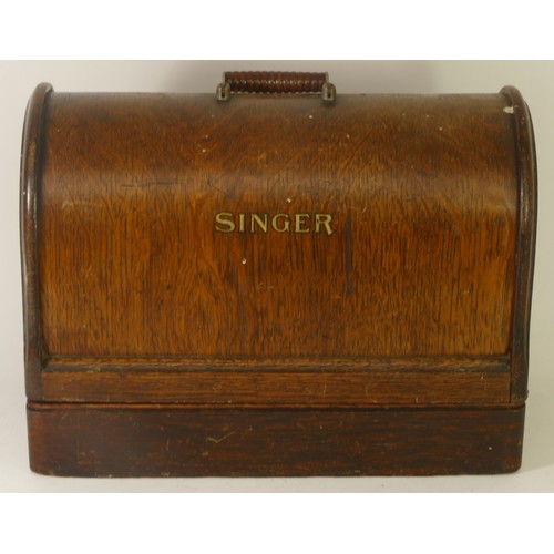 98 - An early 20th century manual Singer sewing machine, cased.