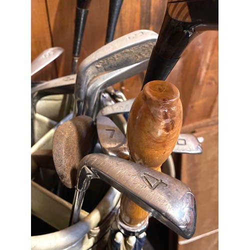 89 - A selection of vintage and modern golf clubs with golf bag.