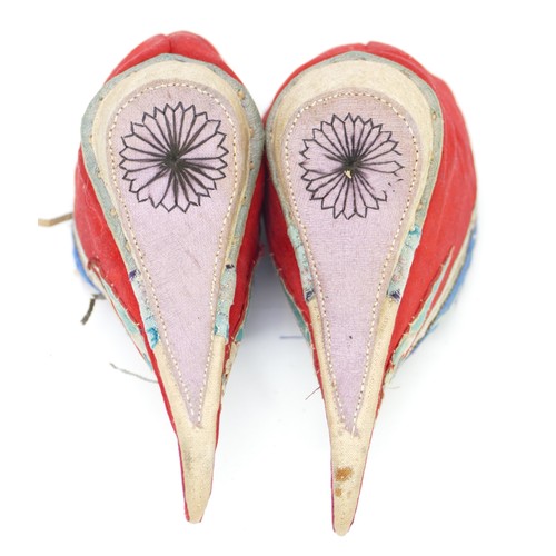 135 - A pair of 20th century embroidered Chinese silk shoes/slippers, 10cm long