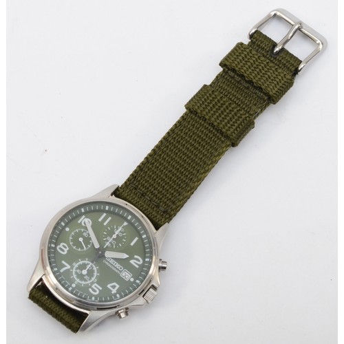 90 - Seiko, a stainless steel Gentleman's chronograph quartz wrist watch, 7T92-0BB0, 351216, on a militar... 