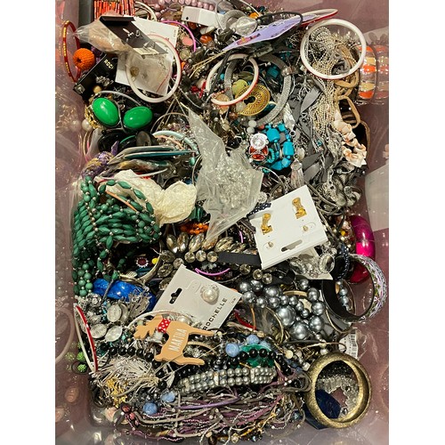 116 - Approximately 10kg of costume jewellery.