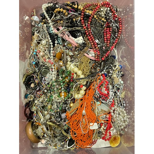 118 - Approximately 10kg of costume jewellery.