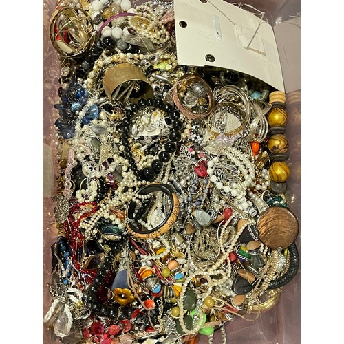 119 - Approximately 10kg of costume jewellery.