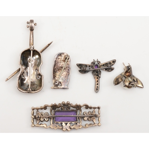 138 - Five silver marcasite brooches to include a violin, 48 x 29mm, 27gm.