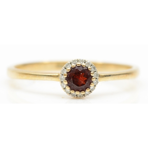 190 - A 375 gold garnet and diamond cluster ring, R, 1.5gm.