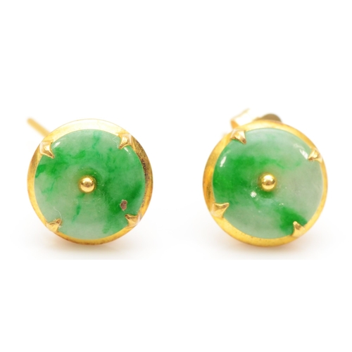 192 - A pair of unmarked gold jadeite stud earrings, stamped 750 to butterfly backs, 8mm, 1.3gm.