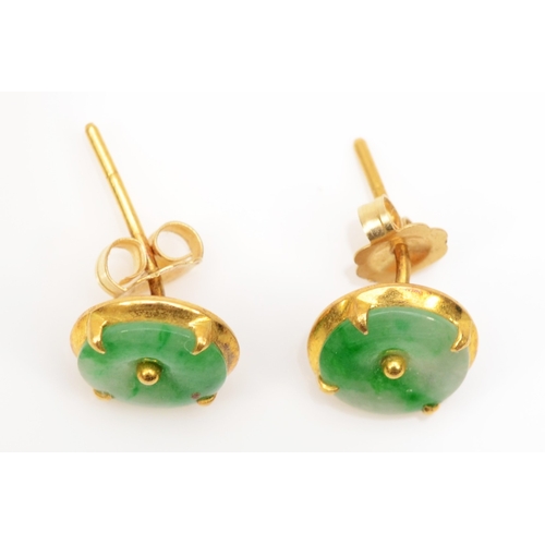 192 - A pair of unmarked gold jadeite stud earrings, stamped 750 to butterfly backs, 8mm, 1.3gm.