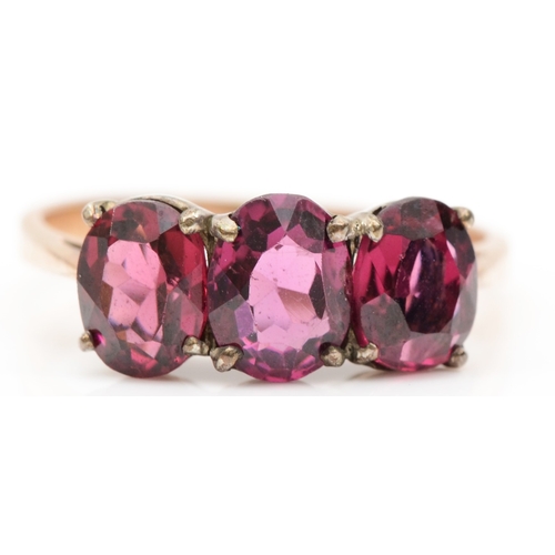 195 - An unmarked gold purple paste stone dress ring, S, 3.3gm.