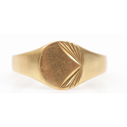 226 - A 9ct gold signet ring, with chased chevron decoration, O, 2.6gm.