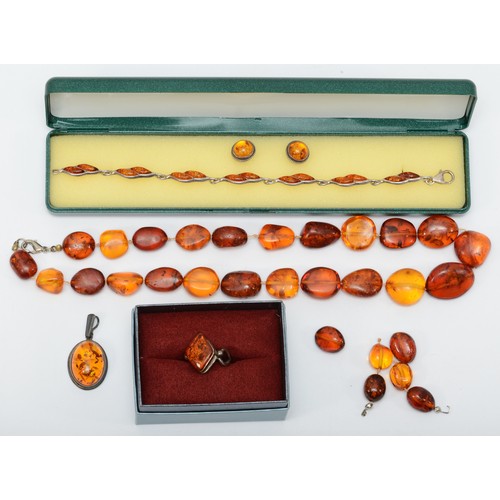 276 - A group of silver Baltic amber jewelry to include a ring Q, a bracelet 20cm, and a beaded necklace.