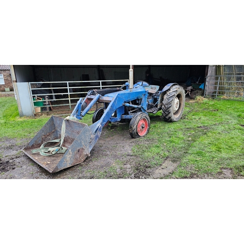 400 - c.1960 Fordson Dexta diesel. Registration number, not registered. Casting number 957E 7005 T3. Engin... 