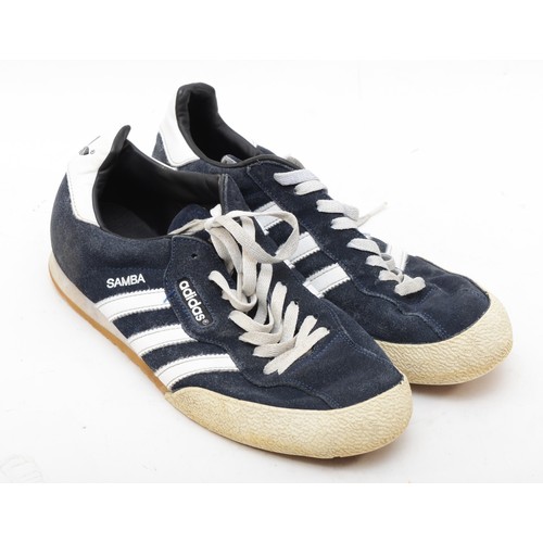 120 - Adidas Sambas, used good condition, navy, size 9.