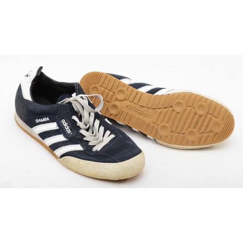 120 - Adidas Sambas, used good condition, navy, size 9.