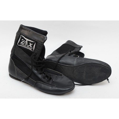 123 - Zax, ultimate power, boxing boot, size 9, black, light sign of wear.