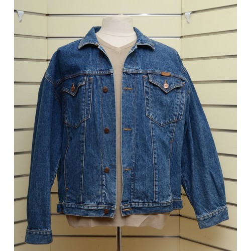 200 - Wrangler denim jacket, blue, used good condition, size XL.