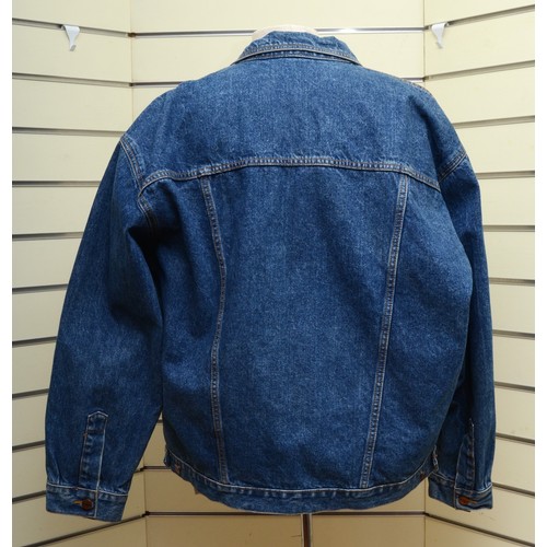 200 - Wrangler denim jacket, blue, used good condition, size XL.