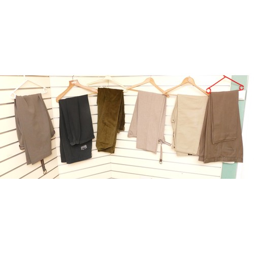 224 - Lee Jeans, beige, W36, L34.
Unbranded beige trousers, W36.
Blue Savanna black cords, new with tags, ... 