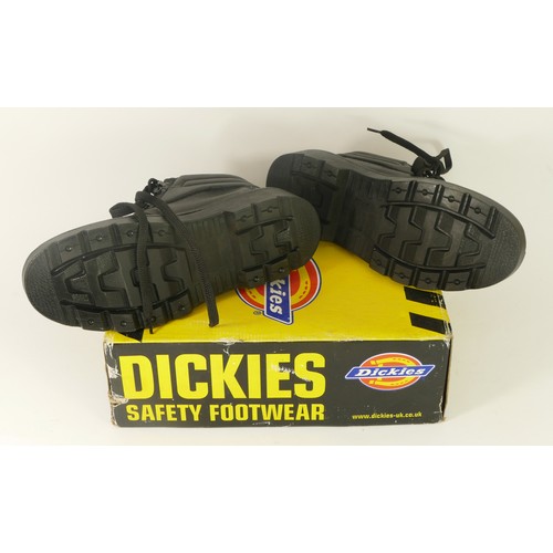 245 - Dickies Safety Boot, Redlands, black, size 10.