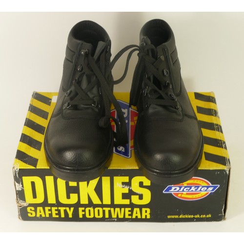 245 - Dickies Safety Boot, Redlands, black, size 10.