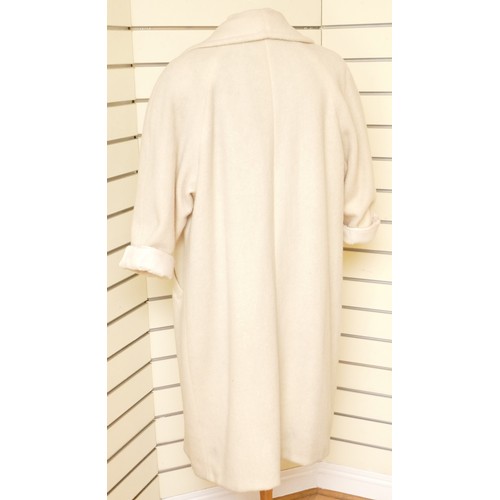 267 - Accolade, pure new wool, button up long coat, used but in good condition. Cream textured, size 18, L... 