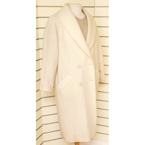 267 - Accolade, pure new wool, button up long coat, used but in good condition. Cream textured, size 18, L... 