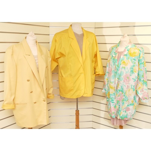 272 - NafNaf 1980's, floral lightweight box jacket, unlined, ¾ sleeves, chest 68cm/L 77cm.
Yellow unlined ... 