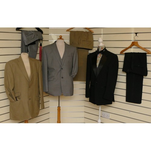 321 - Ted Baker, linen suit, 42 R/T33, khaki. 
Paul Costelloe, grey 42R, jacket, waistcoat, Trousers 36W, ... 