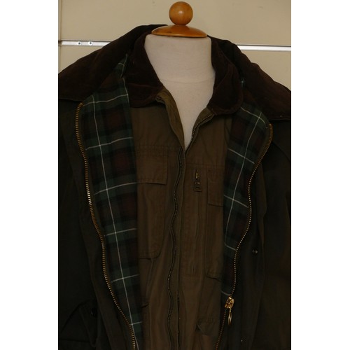 327 - Ryedale, men's waxed cotton jacket, cotton lined, corduroy collar, deep pockets, size M. Green.