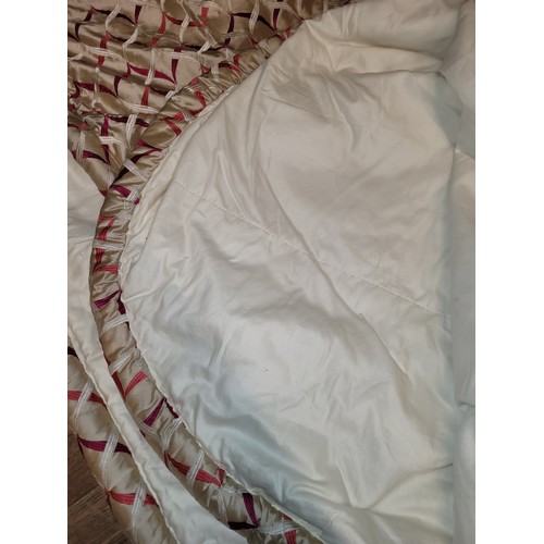 341 - Super king bedspread, very thick, lined, quality made, red, cream and gold cover. Size 315 x 290 cm ... 