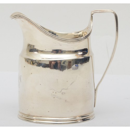 6 - A George III silver plain cream jug, makers mark worn, London 1797, with reeded border and handle, 9... 