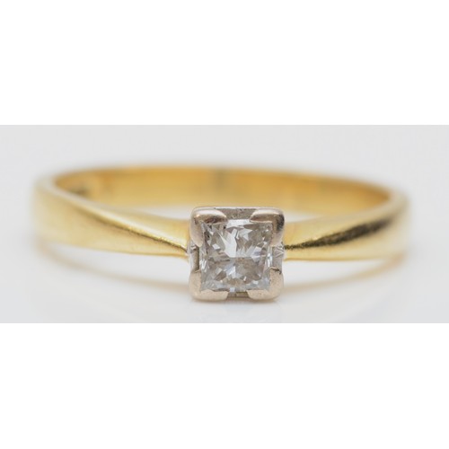 145 - An 18ct gold princess cut cut single stone diamond ring, stated weight 0.27cts, colour estimate G/H,... 